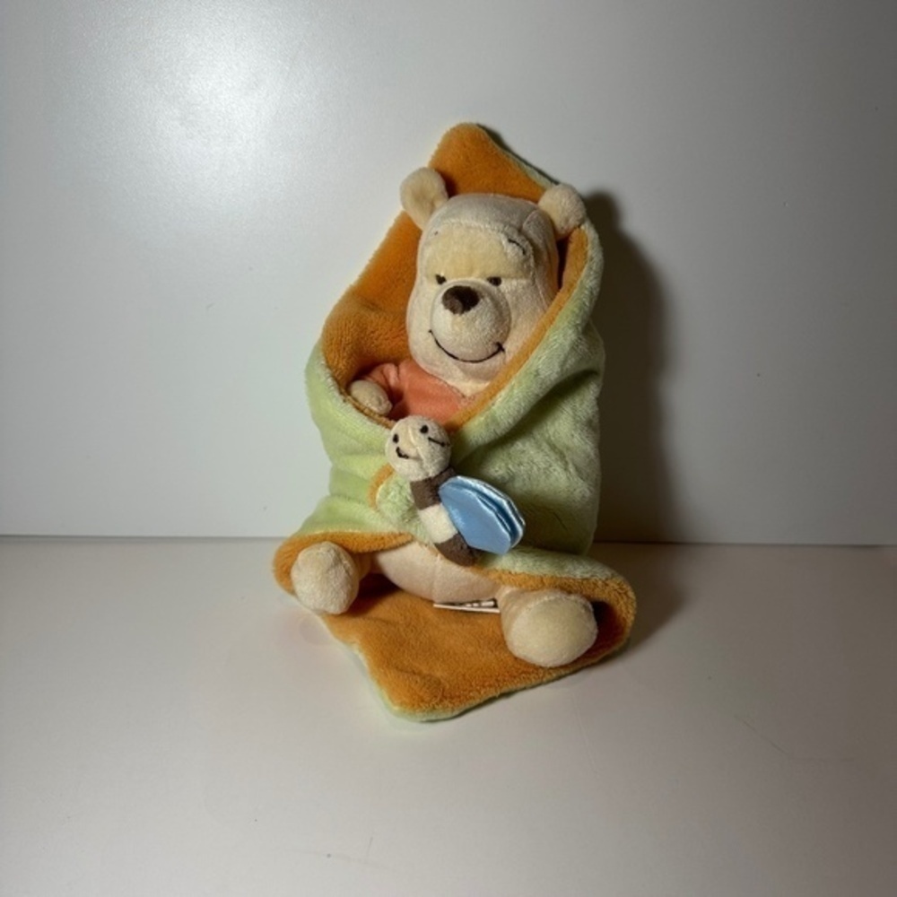 Disney blankets & beyond lovey Winnie the Pooh Bee Plush toy security blanket